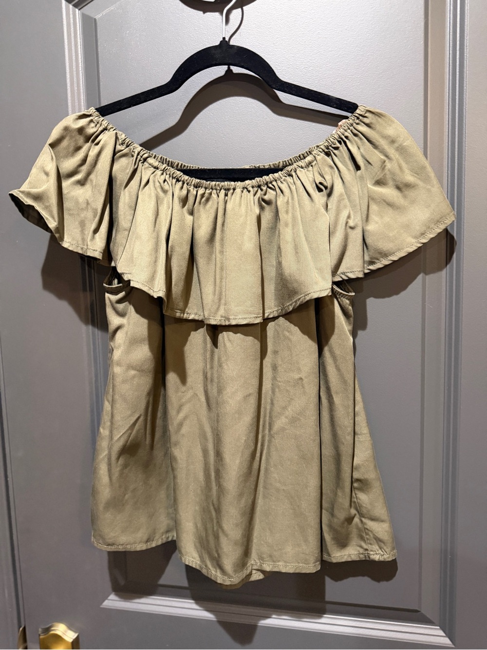 Sanctuary Off-Shoulder Ruffle Top in Khaki